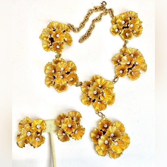 VINTAGE Henkel & Grossé (unsigned) Mid Century Floral Necklace & Clip Earrings - Picture 1 of 16